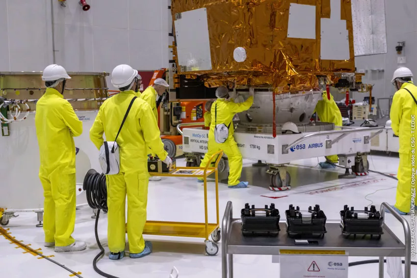 VA264_Pose Metop sur adaptateur charge utile