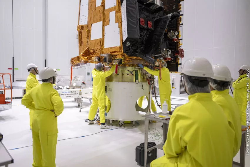 VA264_Pose Metop sur adaptateur charge utile