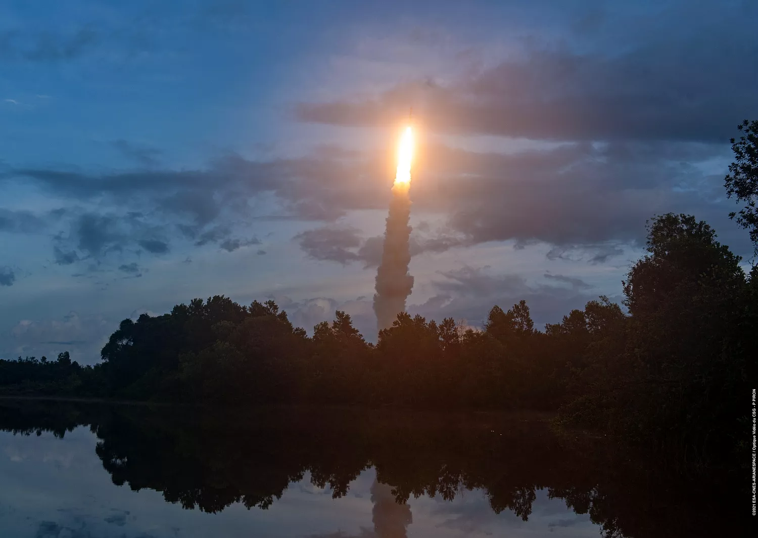 Lancement de trois satellites de la constellation CERES au bord de Vega.