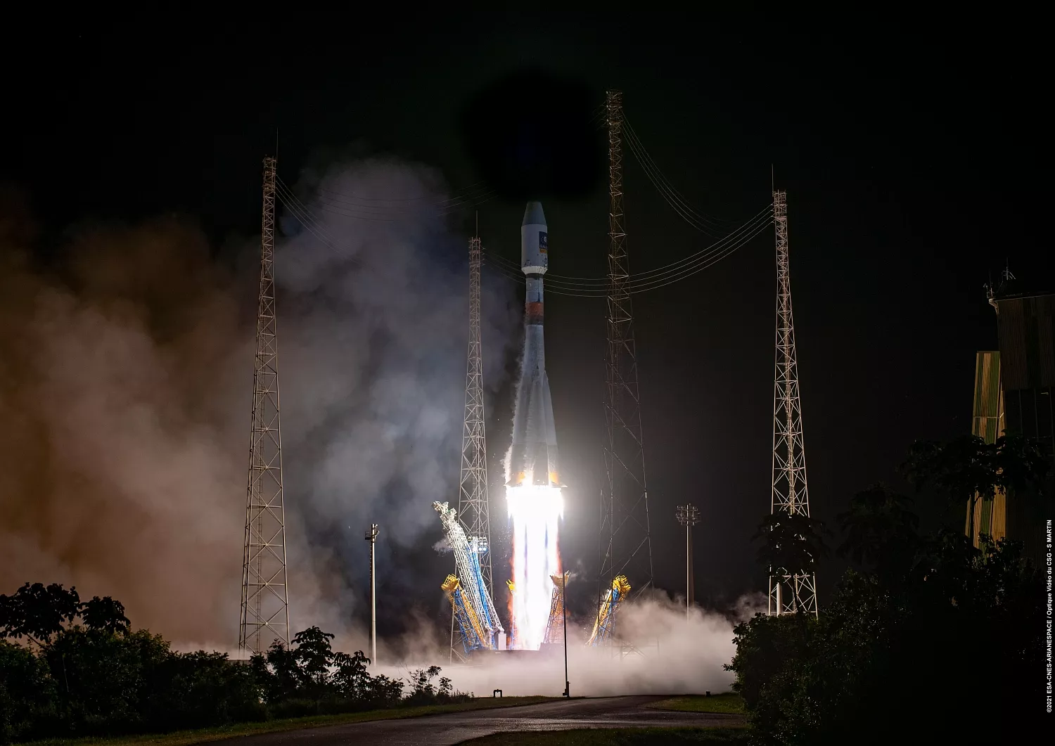 Lancement de deux nouveaux satellites de la constellation GALILEO au bord du lanceur Soyouz.