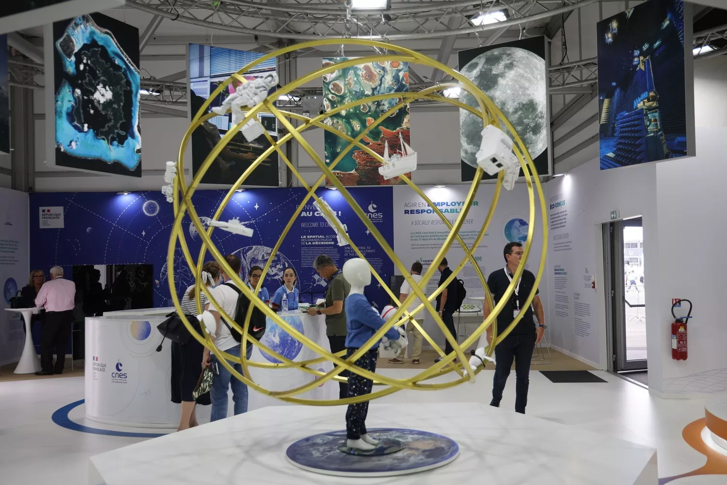 Le pavillon du CNES au salon du Bourget 2023.