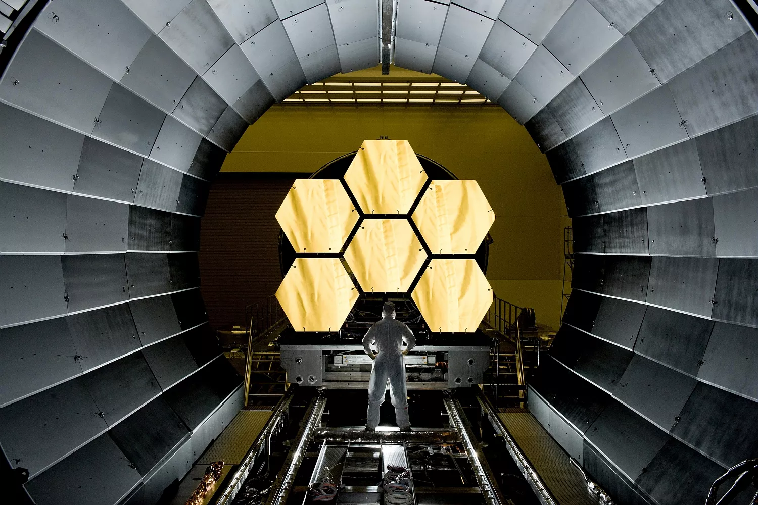 Les miroirs du télescope spatial James Webb.