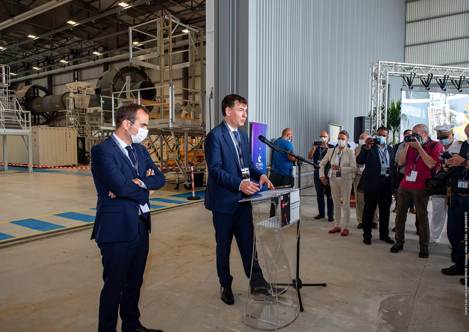 Monsieur Philippe Baptiste, Président Directeur Général du CNES en compagnie du Monsieur Sébastien Lecornu, lors de l'inauguration du nouveau pas de tir d'Ariane 6.