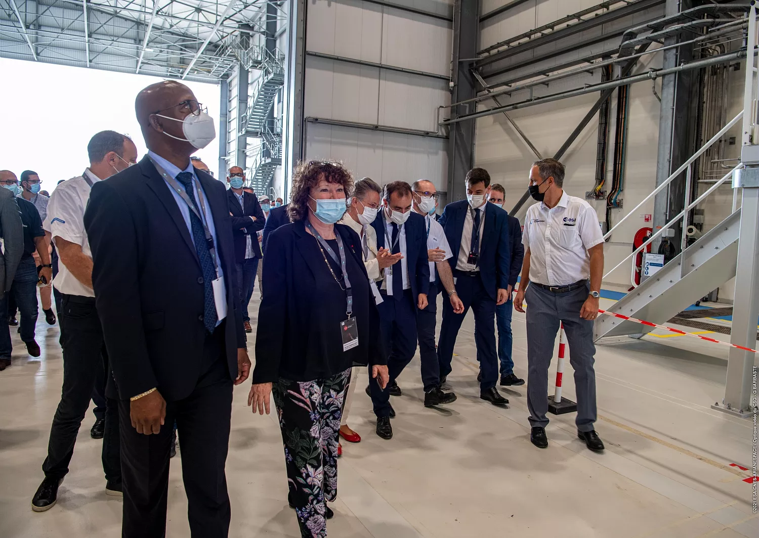 Madame Marie-Anne Clair, directrice du Centre spatial guyanais en compagnie du Monsieur Gabriel Serville, président de la CTG à l'inauguration du pas de tir Ariane 6.