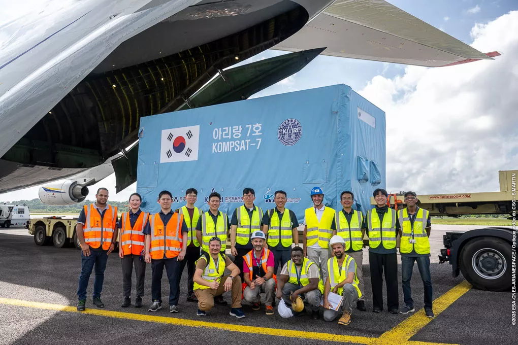 Arrivée Kompsat-7 à l'aéroport Félix EBOUE