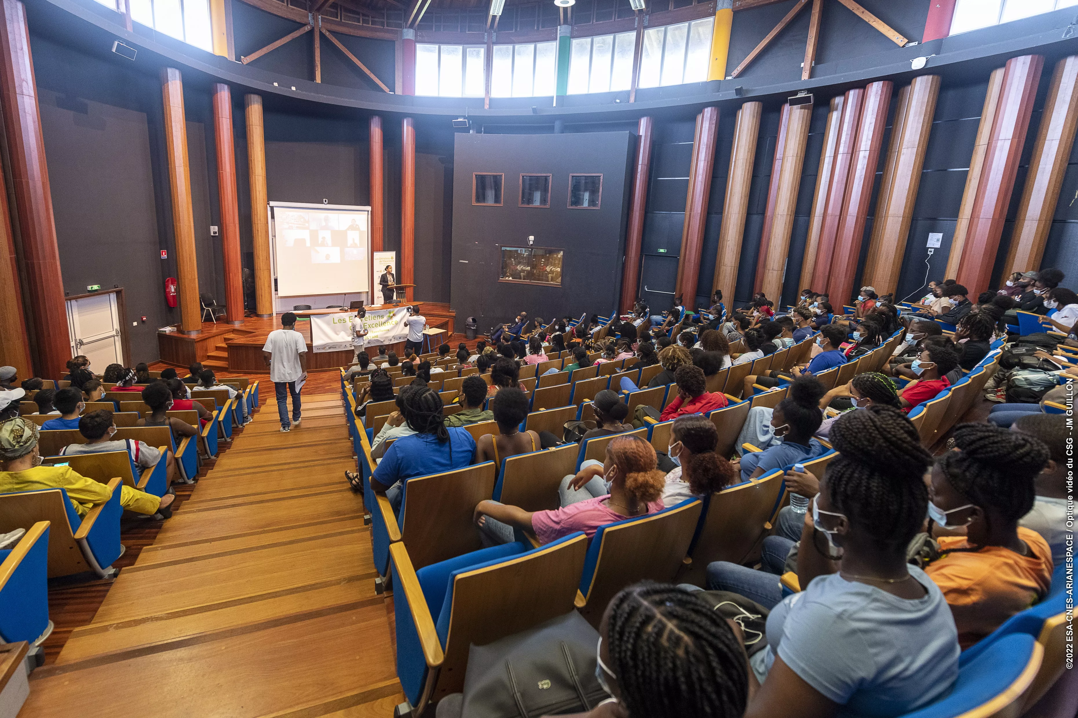 Ce 19 février 2022,Lycéens et étudiants ont rencontré des professionnels de divers secteurs dont celui du spatial, autour d'ateliers thématiques.