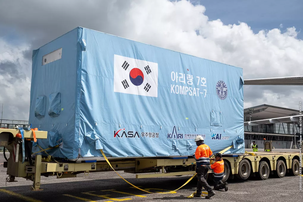 arrivée Kompsat-7 en Guyane