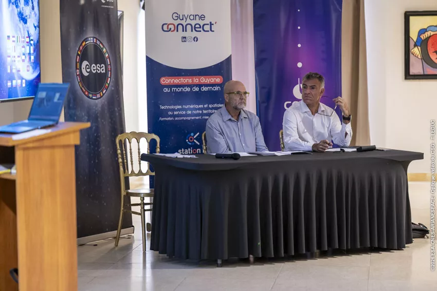 Ceremonie ESA Pre incubation lab au Royal Amazonia