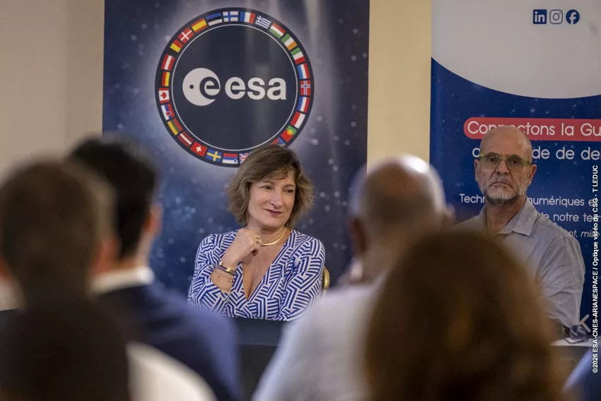 Ceremonie ESA Pre incubation lab au Royal Amazonia