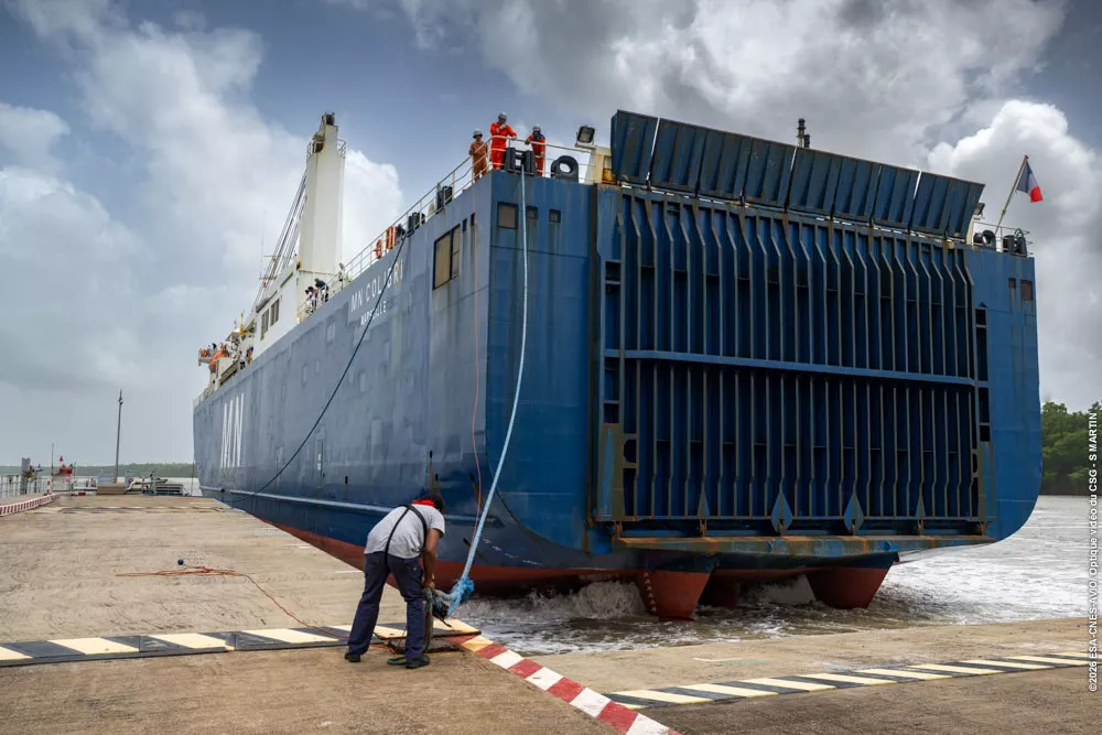 VV29_Arrivee MN COLIBRI_Port de Pariacabo