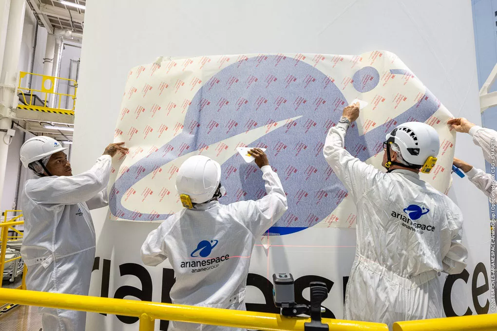 VA268_Pose logo sur Coiffe