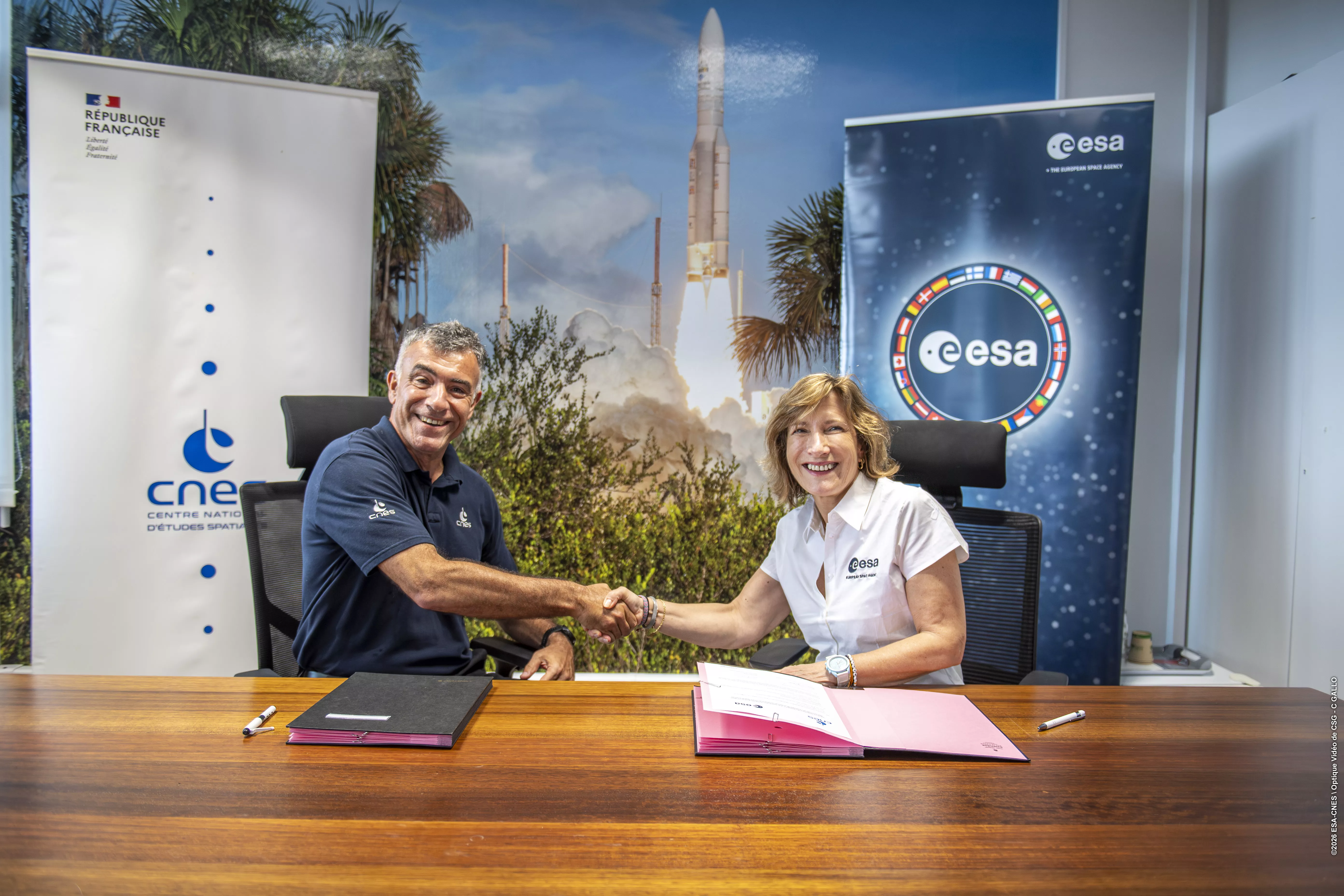 CNES_240_Signature accord ESA-CNES