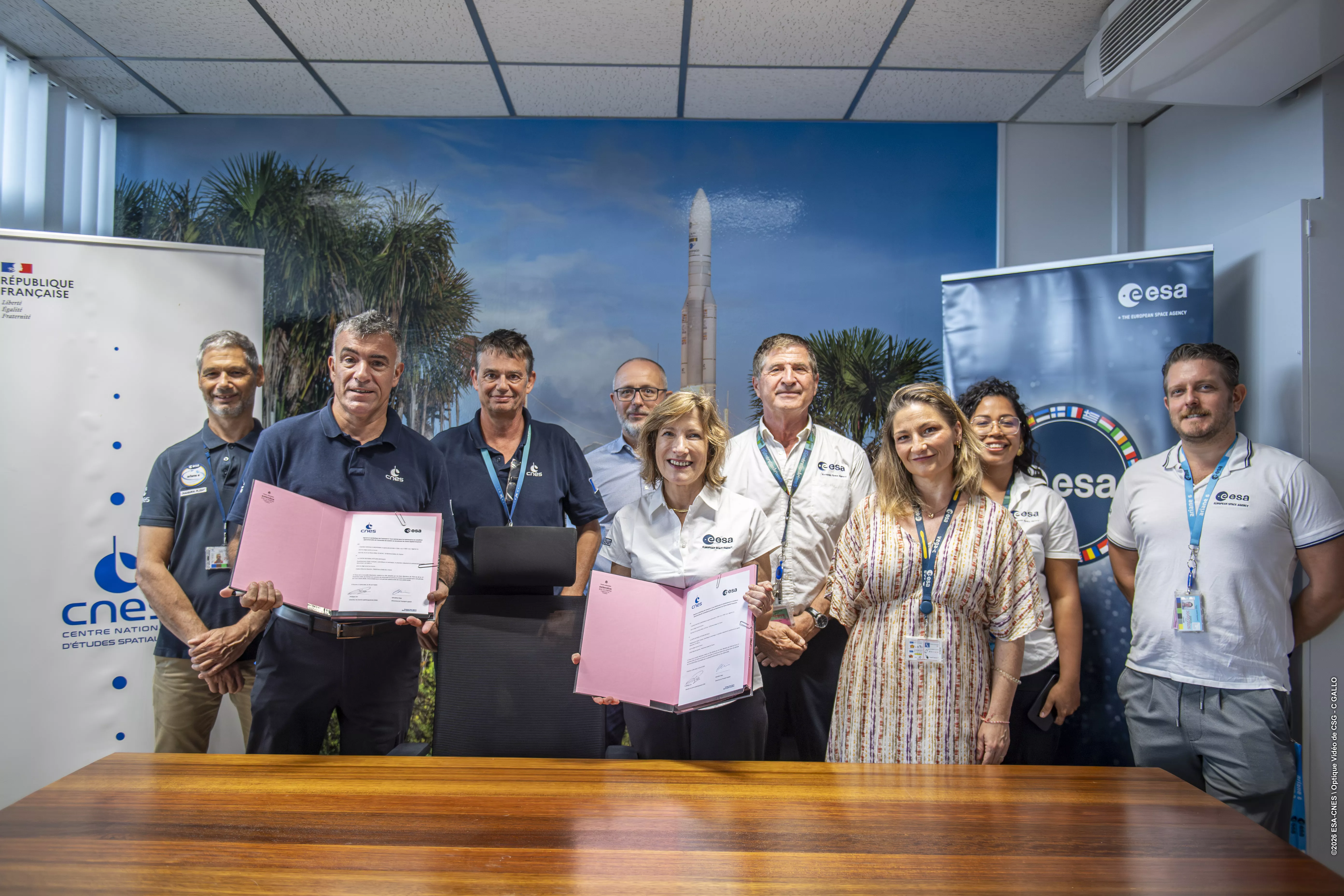 CNES_240_Signature accord ESA-CNES